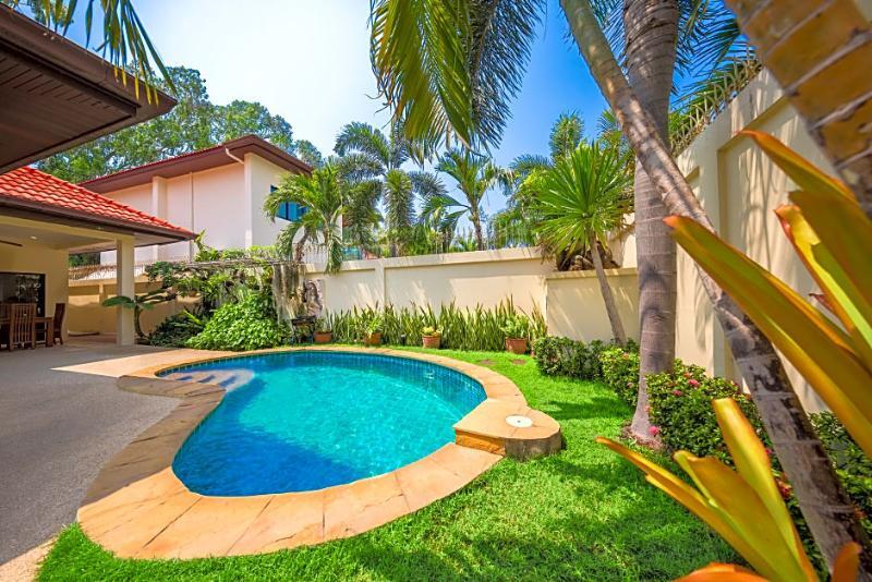 Private Beach Majestic Pool Villa Pattaya Exterior foto