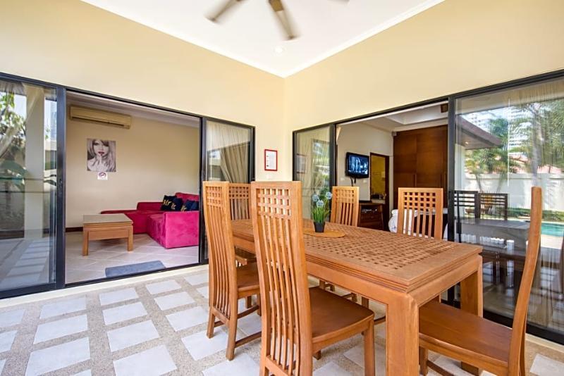Private Beach Majestic Pool Villa Pattaya Exterior foto